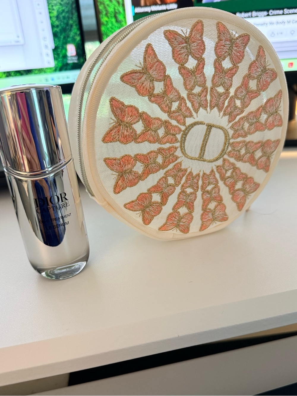 New Dior Capture Le Serum Round Cosmetic Pouch in Cream